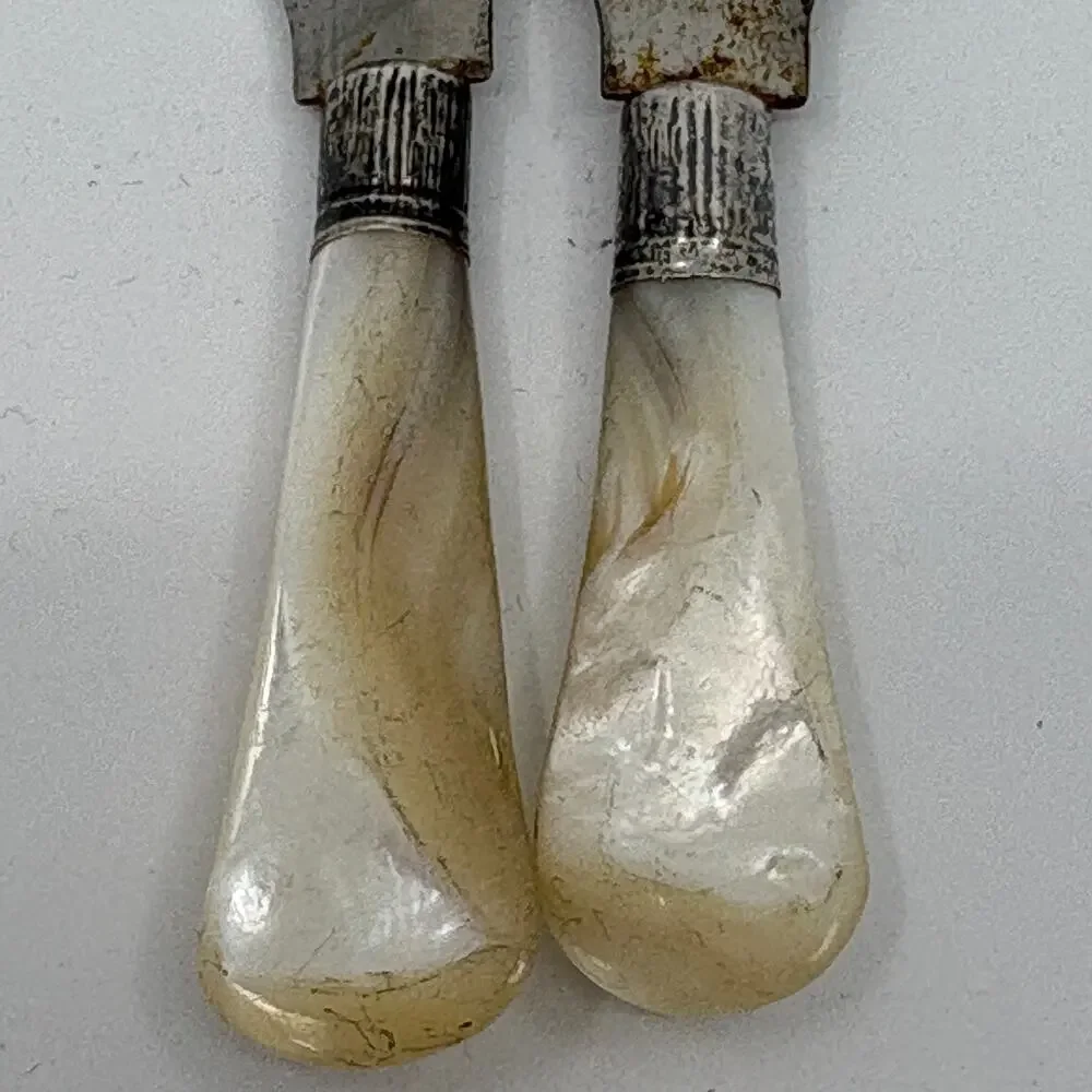 Vintage Mother Of Pearl Style Handle Butter Knives Lot Of 2 Curved Spreaders